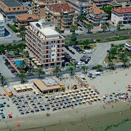 Hotel Cristal Cupra Marittima Zewnętrze zdjęcie