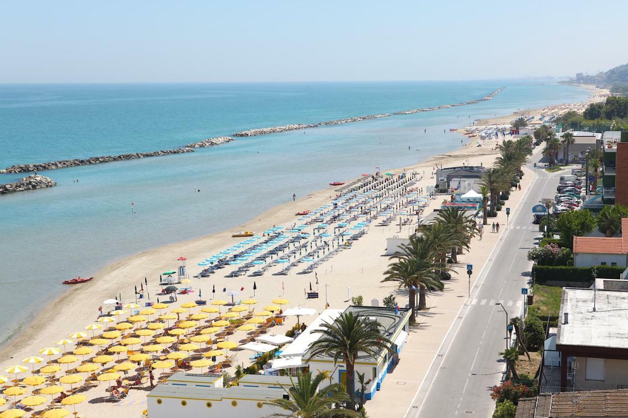Hotel Cristal Cupra Marittima Zewnętrze zdjęcie