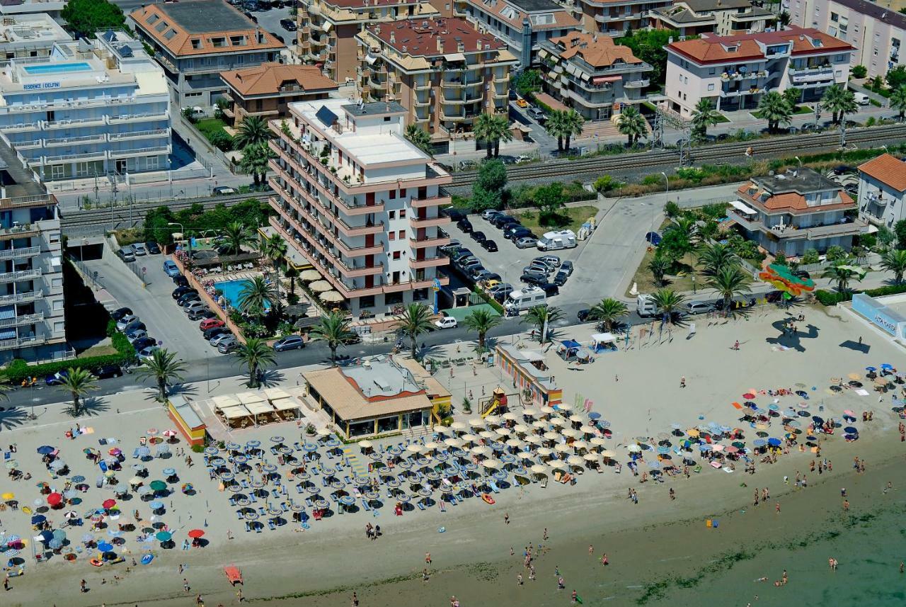 Hotel Cristal Cupra Marittima Zewnętrze zdjęcie